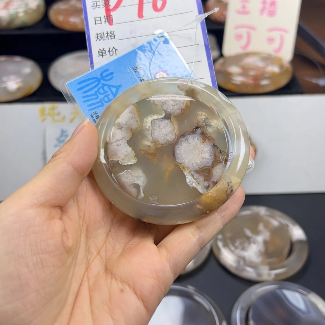 静***荷石英质玉未镶嵌手镯
