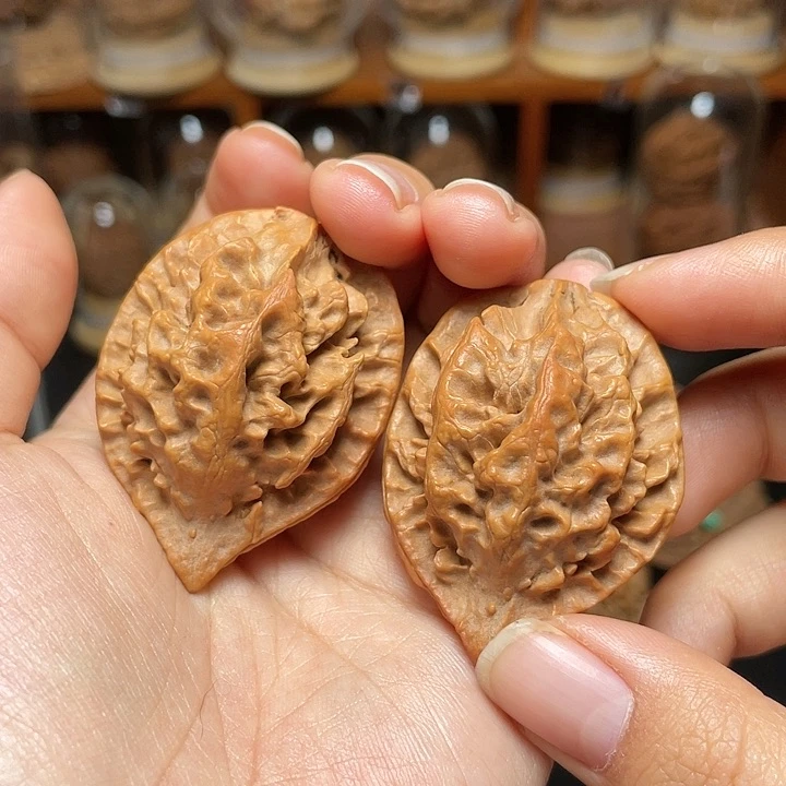 文玩核桃把件绝版龙骨