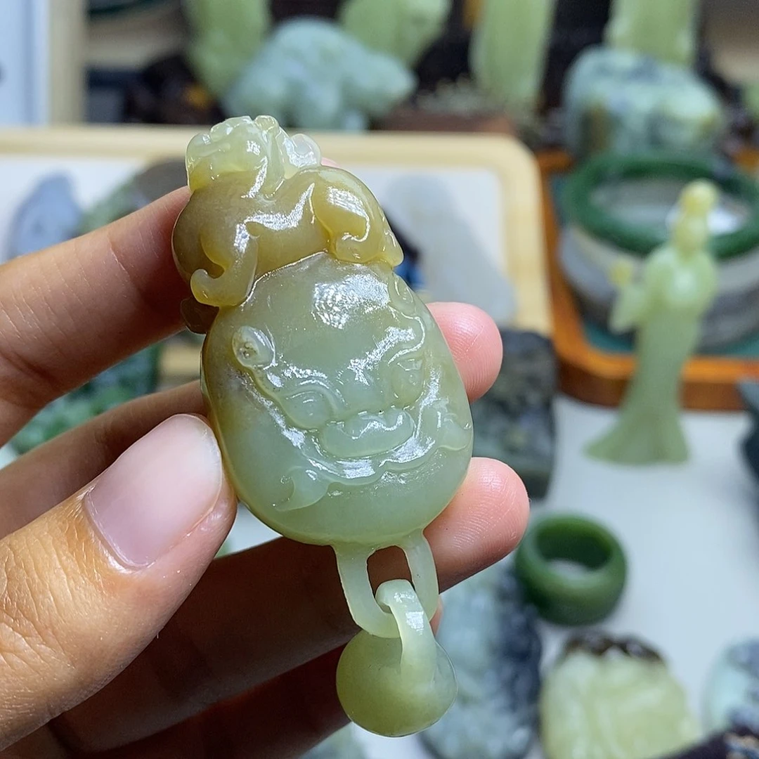 和田玉未镶嵌颈饰自**风