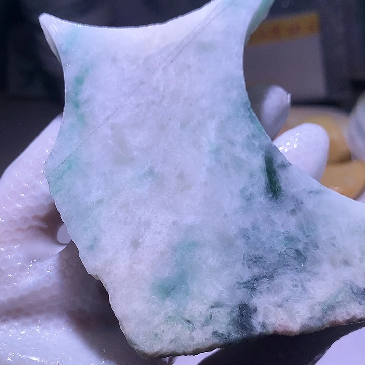 翡翠未镶嵌颈饰边角料