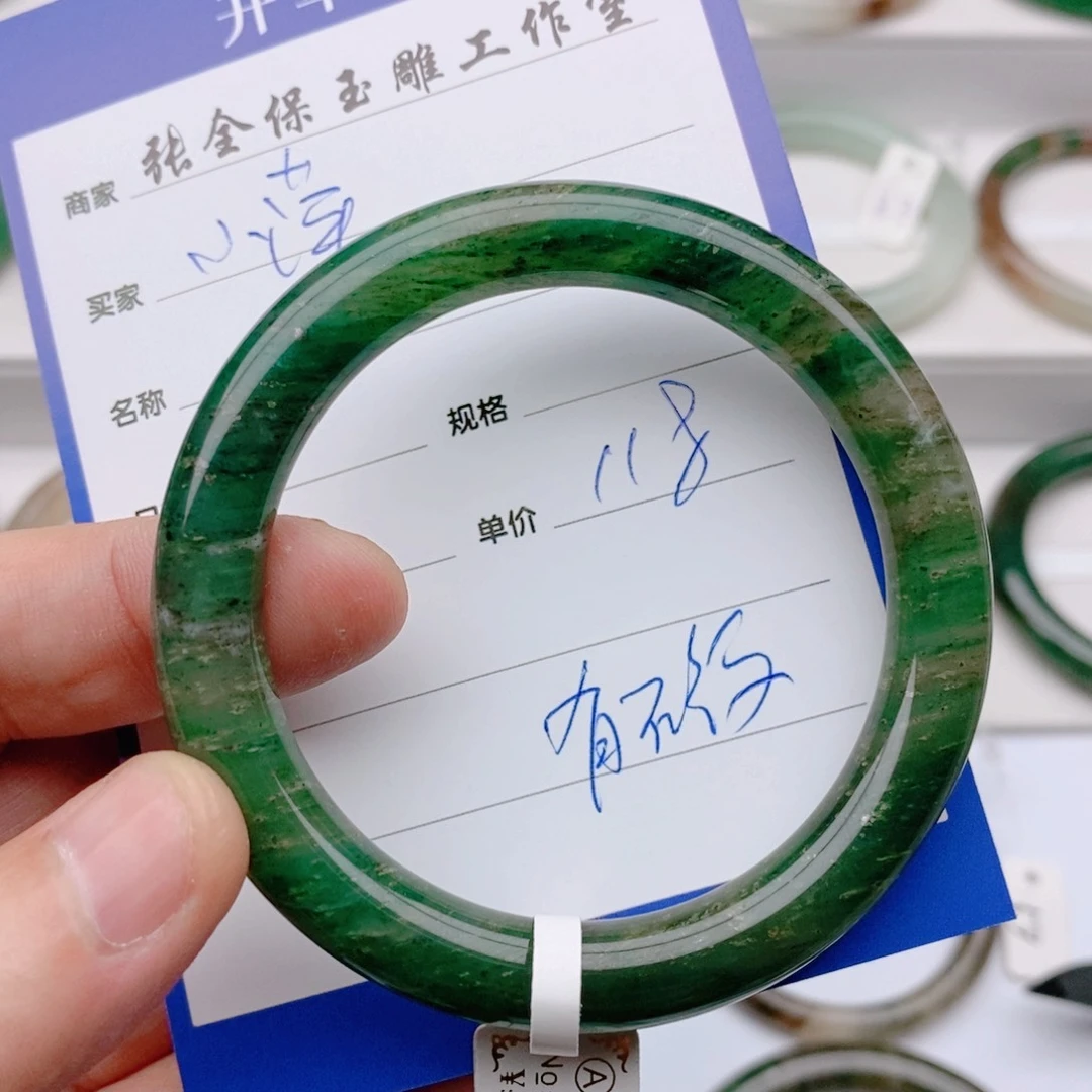 独山玉未镶嵌手镯小*呀