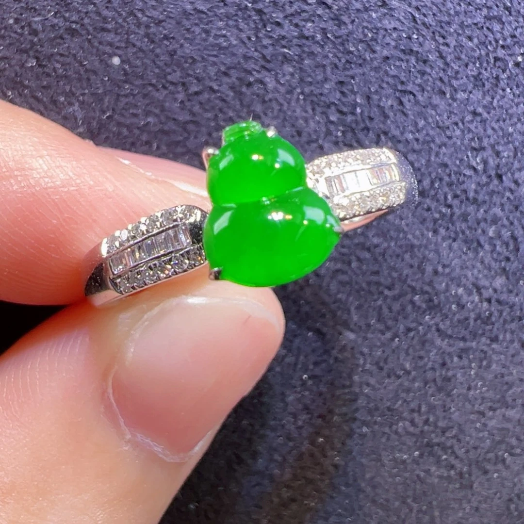 18K金镶嵌戒指翡翠戒指