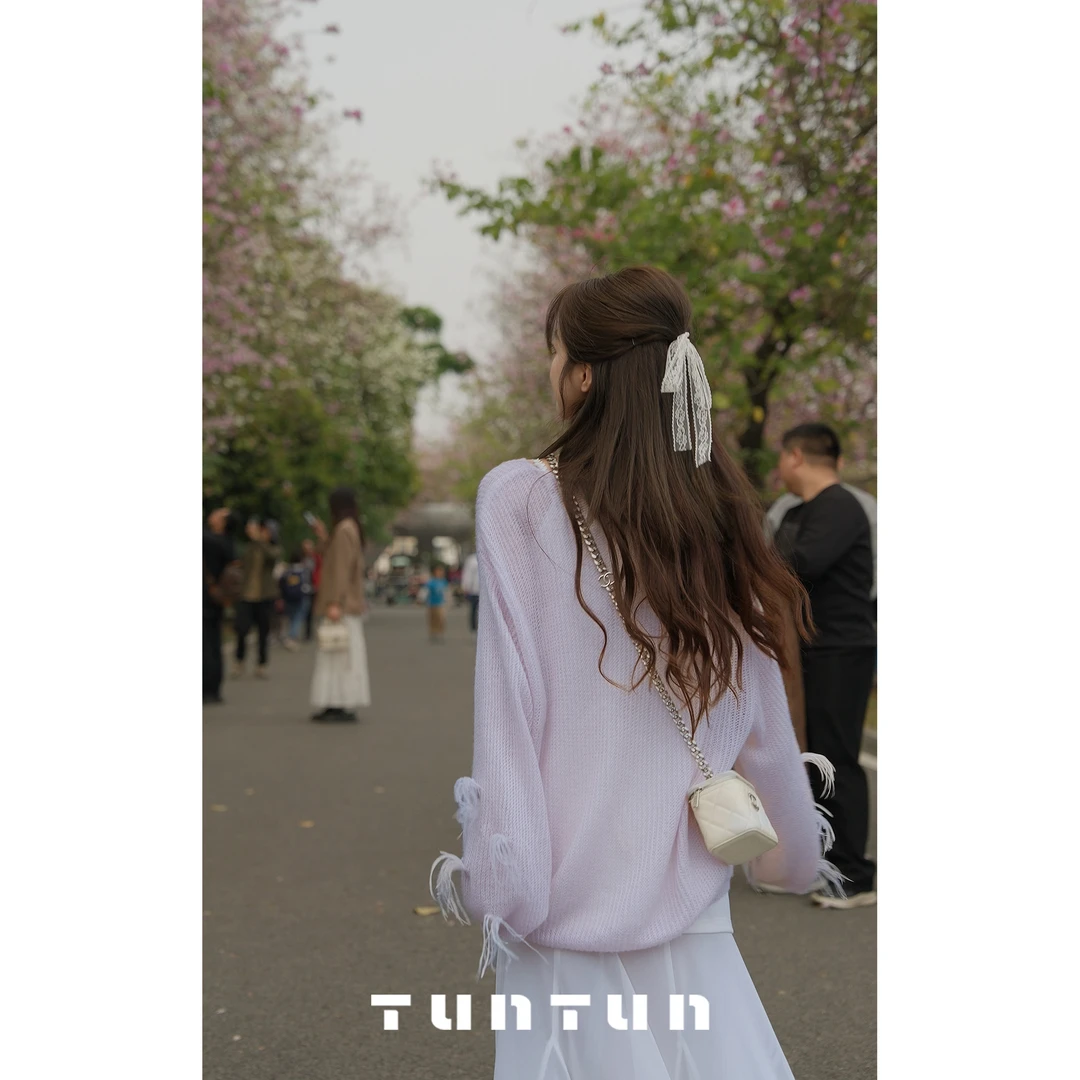 吞吞TUNT【羽化仙】如梦似幻 灵动羽毛流苏套头V领毛织衫