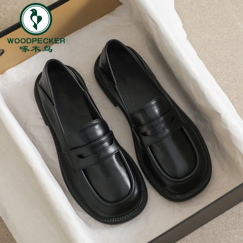 啄木鸟黑色英伦风小皮鞋女2025年夏季新款平底单鞋百搭软底乐福鞋