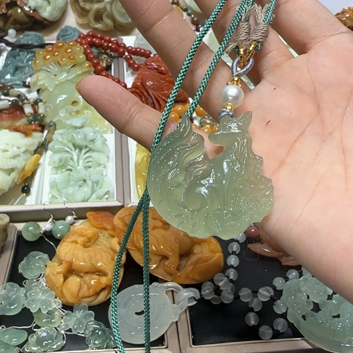 蛇纹石玉未镶嵌吊坠