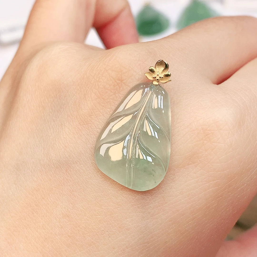 翡翠18K金镶嵌颈饰