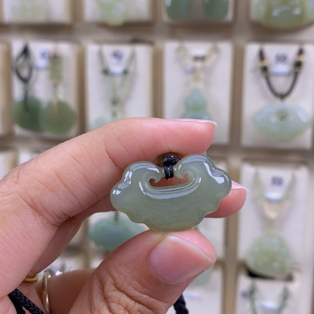 我***.和田玉未镶嵌颈饰