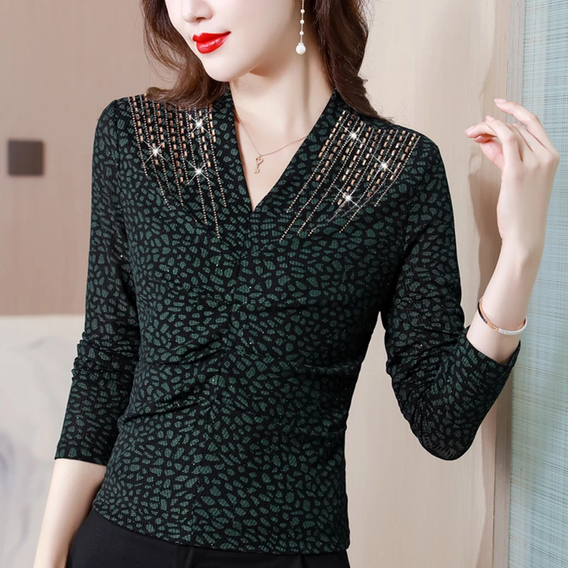2025春季新款打底衫女V领长袖气质修身烫钻弹力上衣百搭显瘦T恤