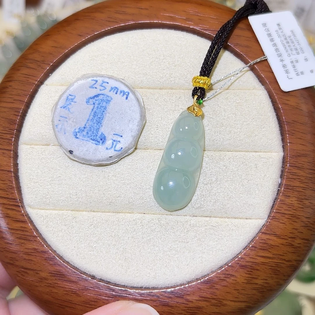 翡翠18K金镶嵌颈饰豆子