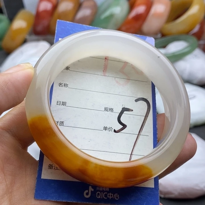 石英质玉手镯未镶嵌