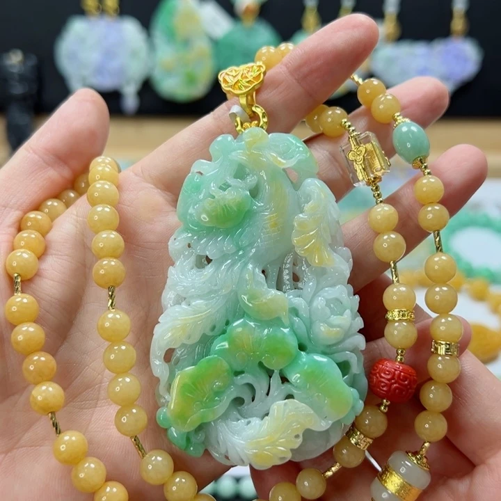 颈饰未镶嵌翡翠吊坠