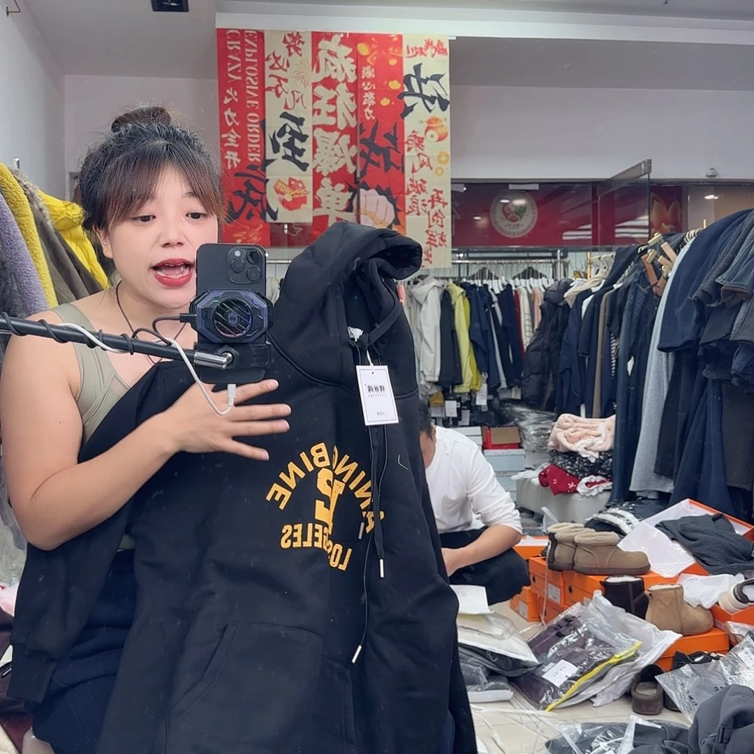 7801黑色加绒卫衣