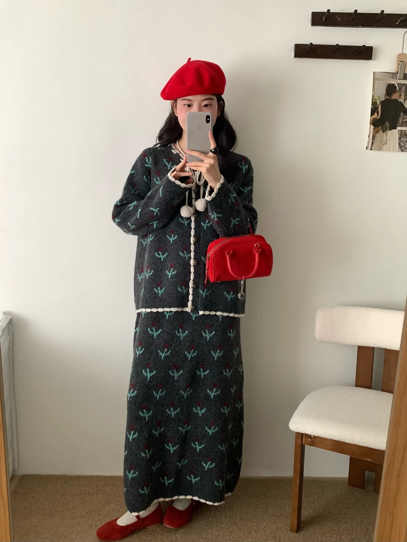 女装2025秋季新款时尚设计感碎花针织开衫温柔甜美百搭连衣裙套装