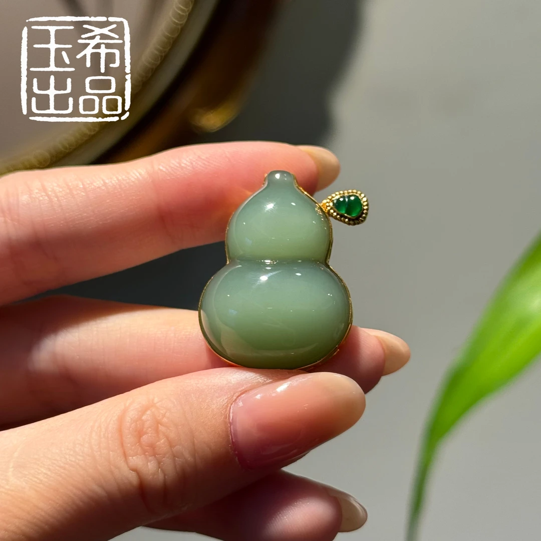 珍藏级 和田玉 俄料 粉青猫 18K金 葫芦吊坠 30*22*10  Y615