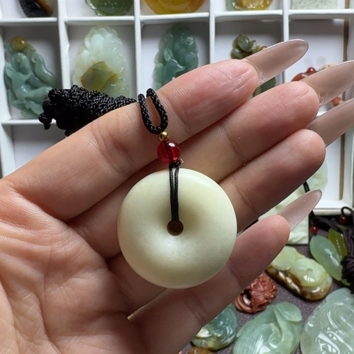 蛇纹石玉未镶嵌吊坠