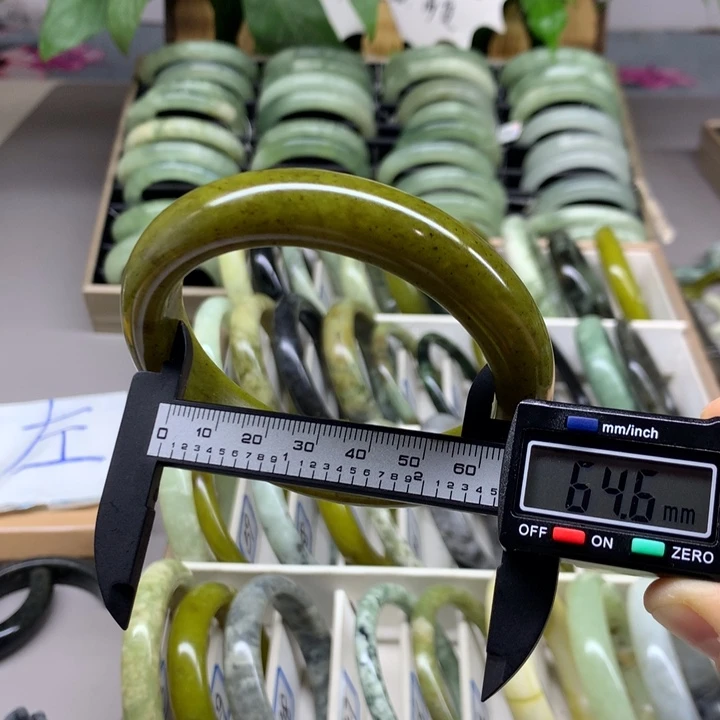 未镶嵌蛇纹石玉手镯47