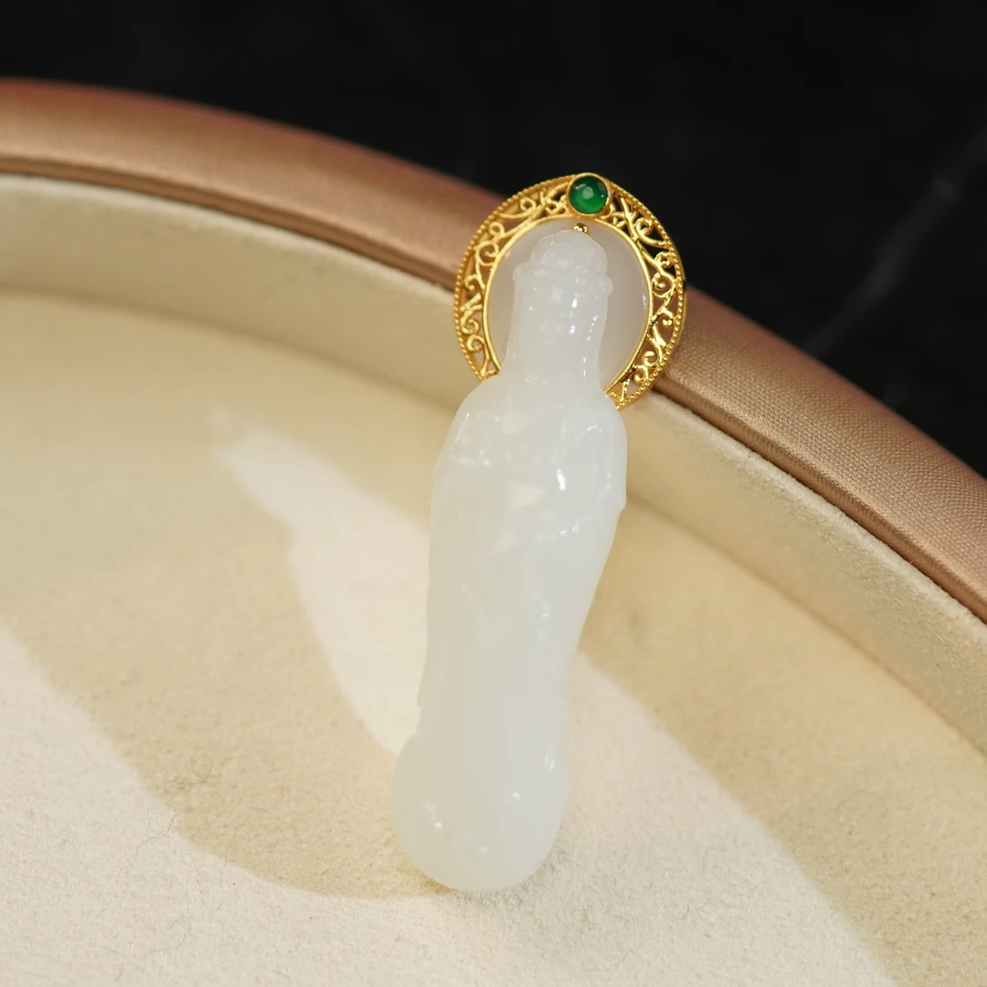 【 之七珠宝】和田玉羊脂白观音+18k金镶嵌吊坠气质轻奢古法雕刻