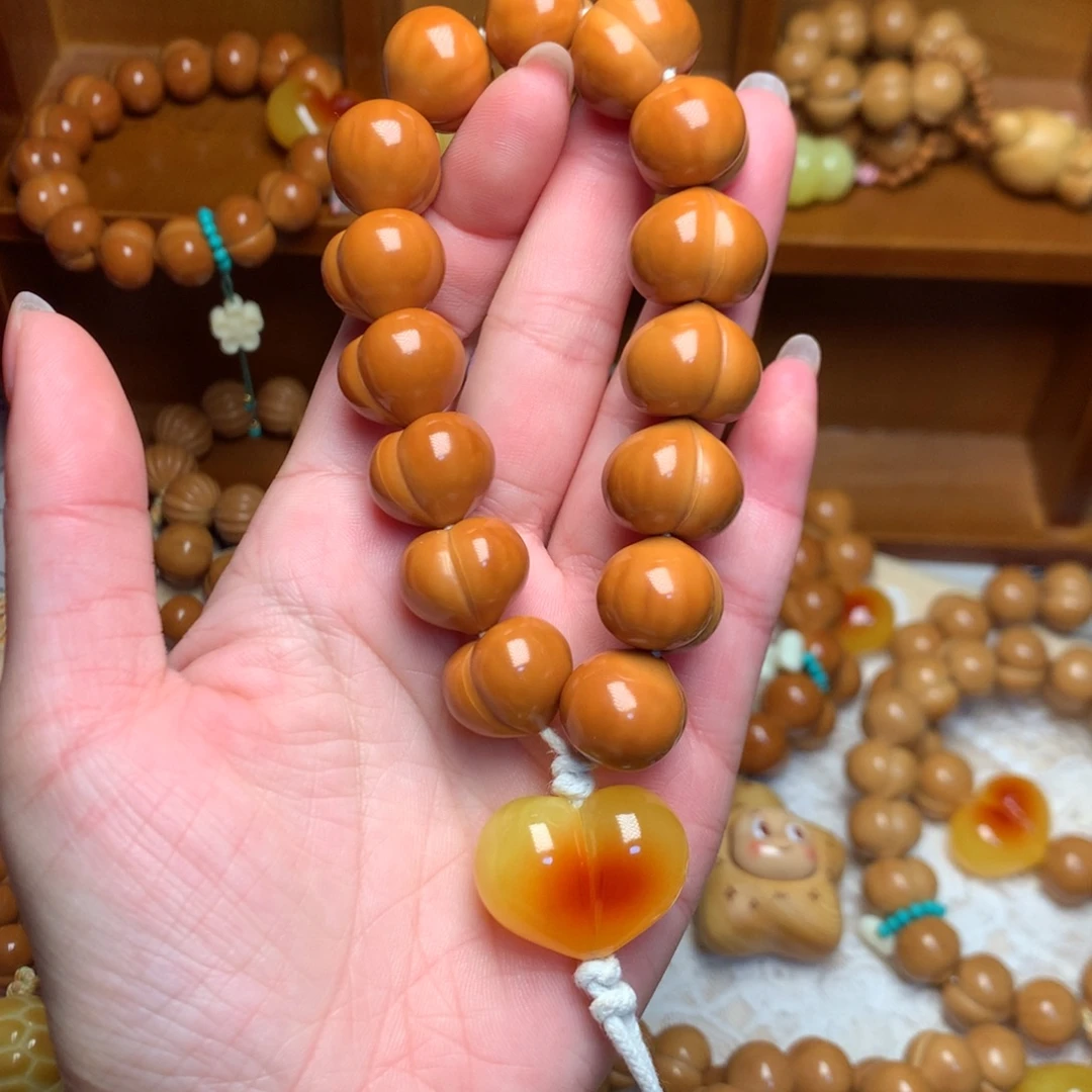 猴头核桃把件16玻璃底屁桃手持爱心