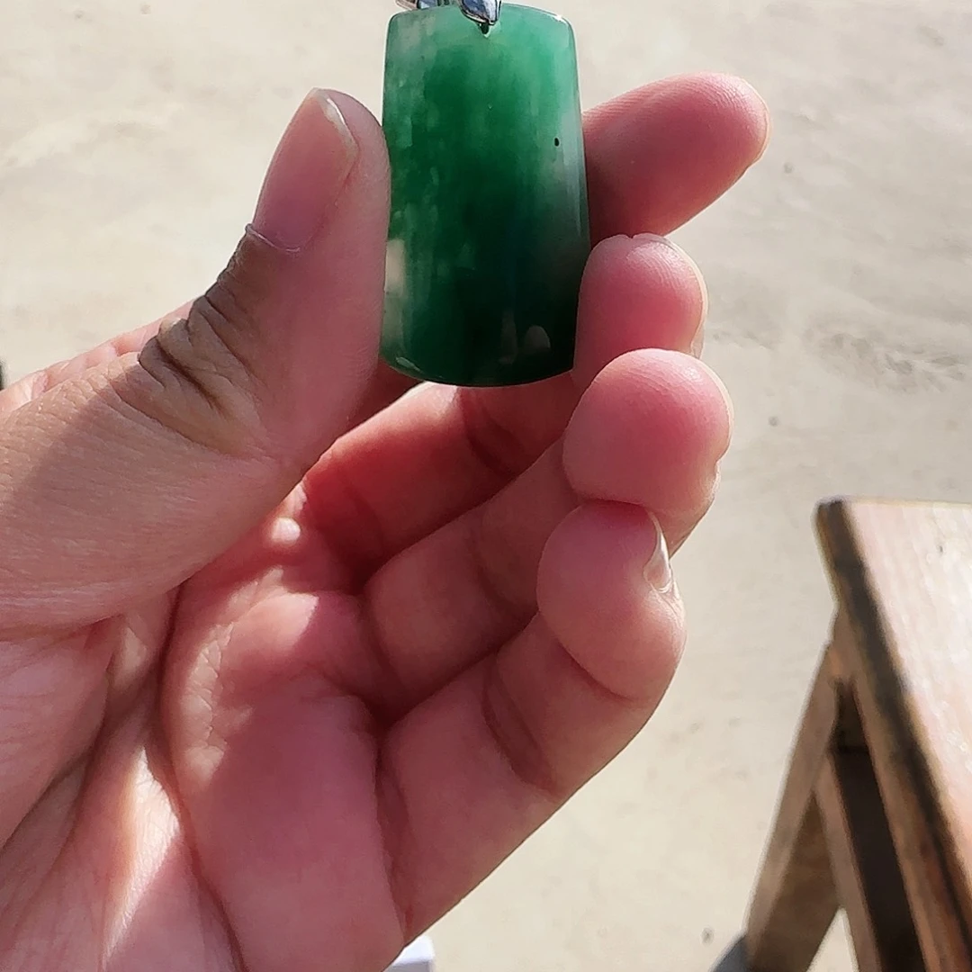 石英质玉颈饰未镶嵌鼎*