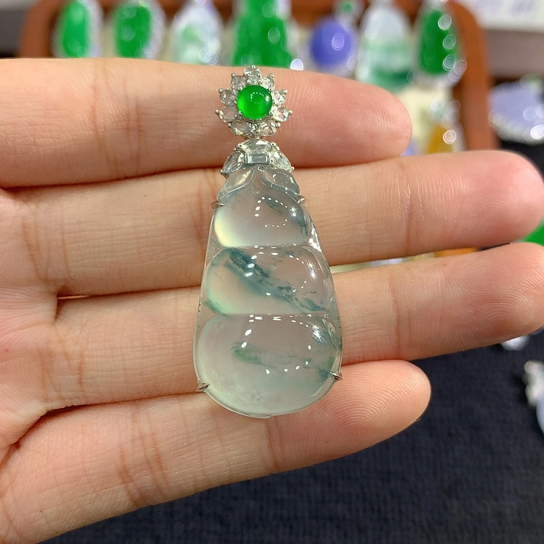 翡翠18K金镶嵌吊坠(不含链)福豆