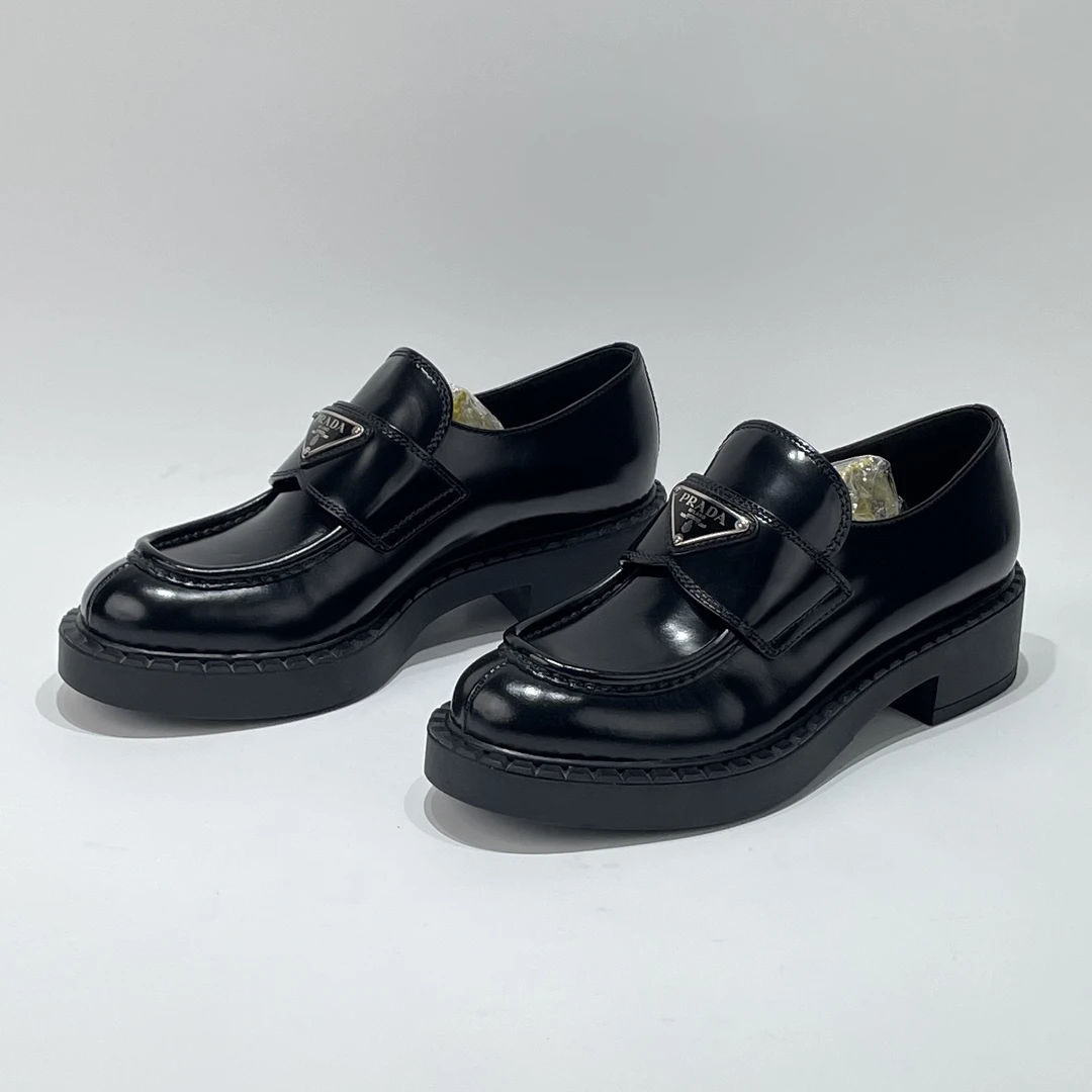 99新 Prada/普拉达 36码 黑色三角标乐福鞋/ML02030
