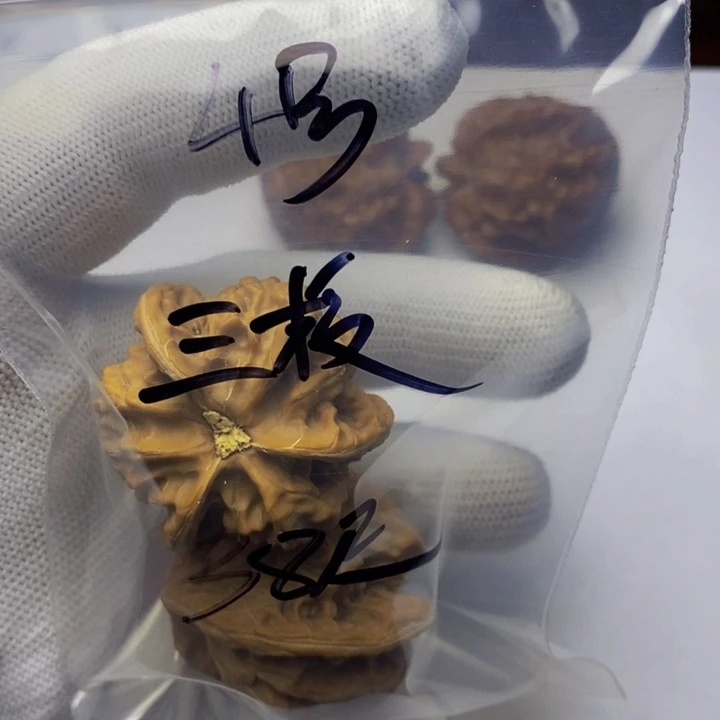 吊坠文玩核桃三棱
