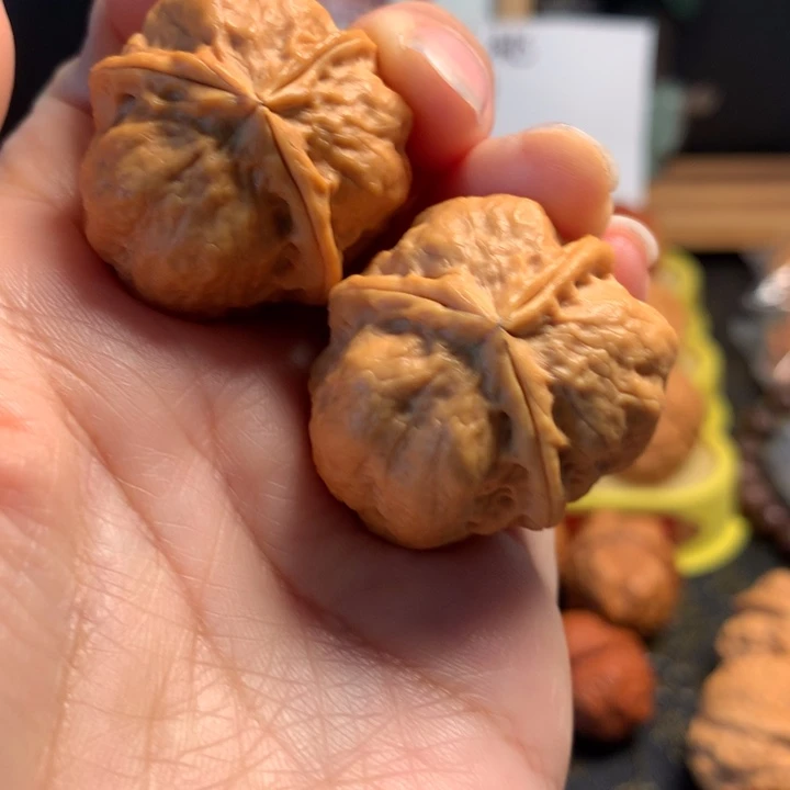 吊坠文玩核桃水晶三棱35尺寸