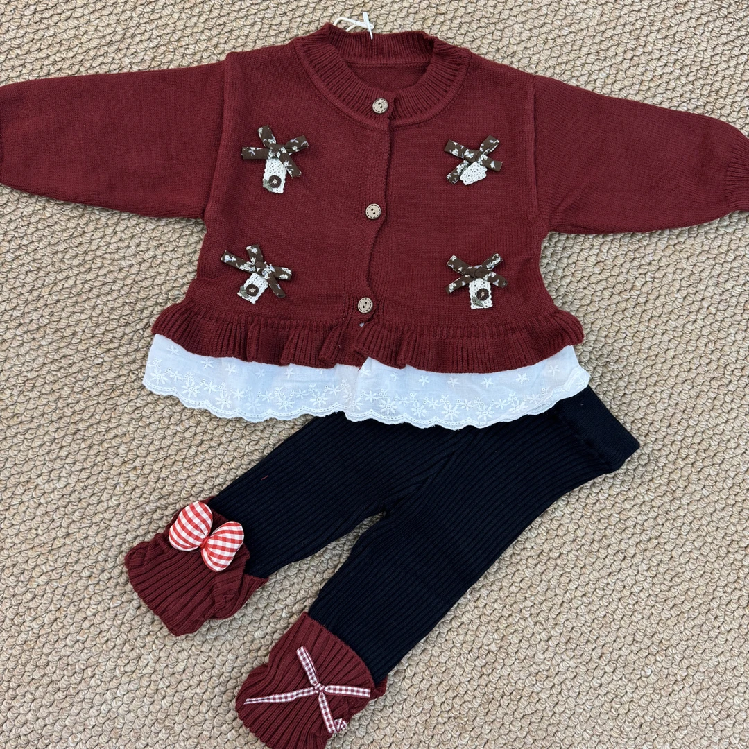 女宝枣红色荷叶边毛衣裤子两件套