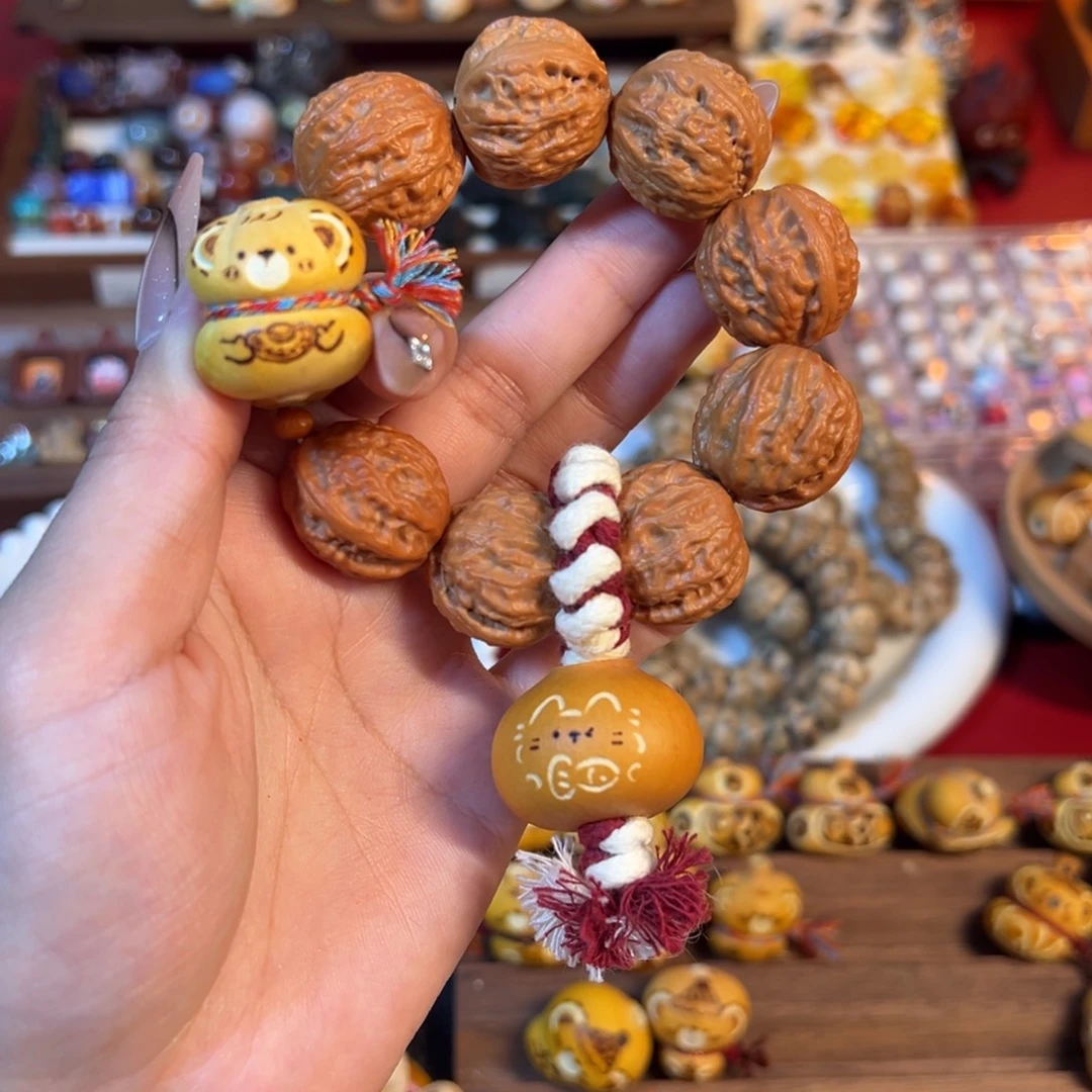 文玩核桃吊坠睡懵了专属野生小秋子