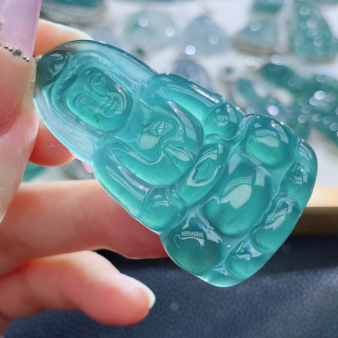 翡翠挂件未镶嵌翡翠