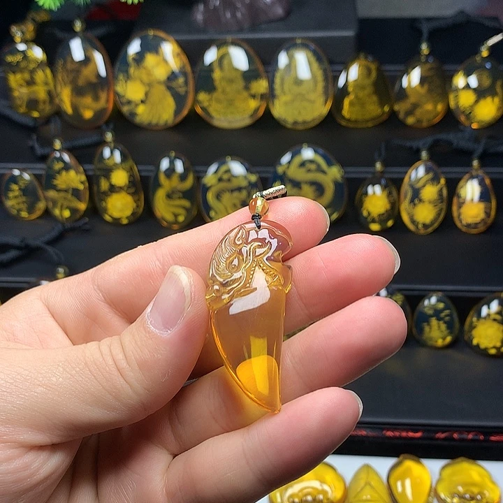 琥珀未镶嵌颈饰龙牙