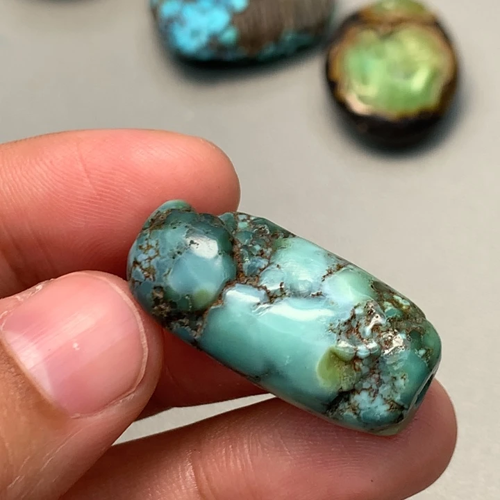 绿松石未镶嵌颈饰