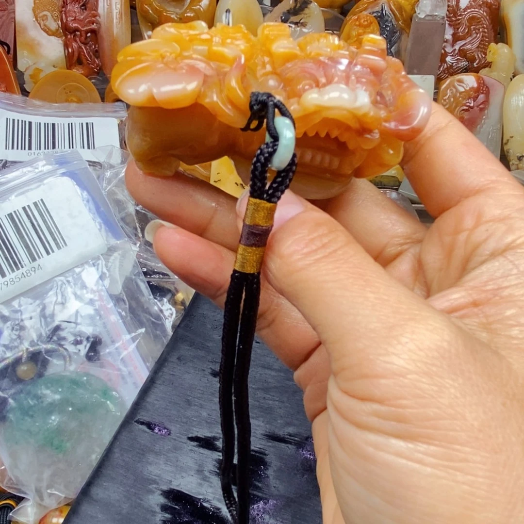 石英质玉（黄龙玉）颈饰未镶嵌