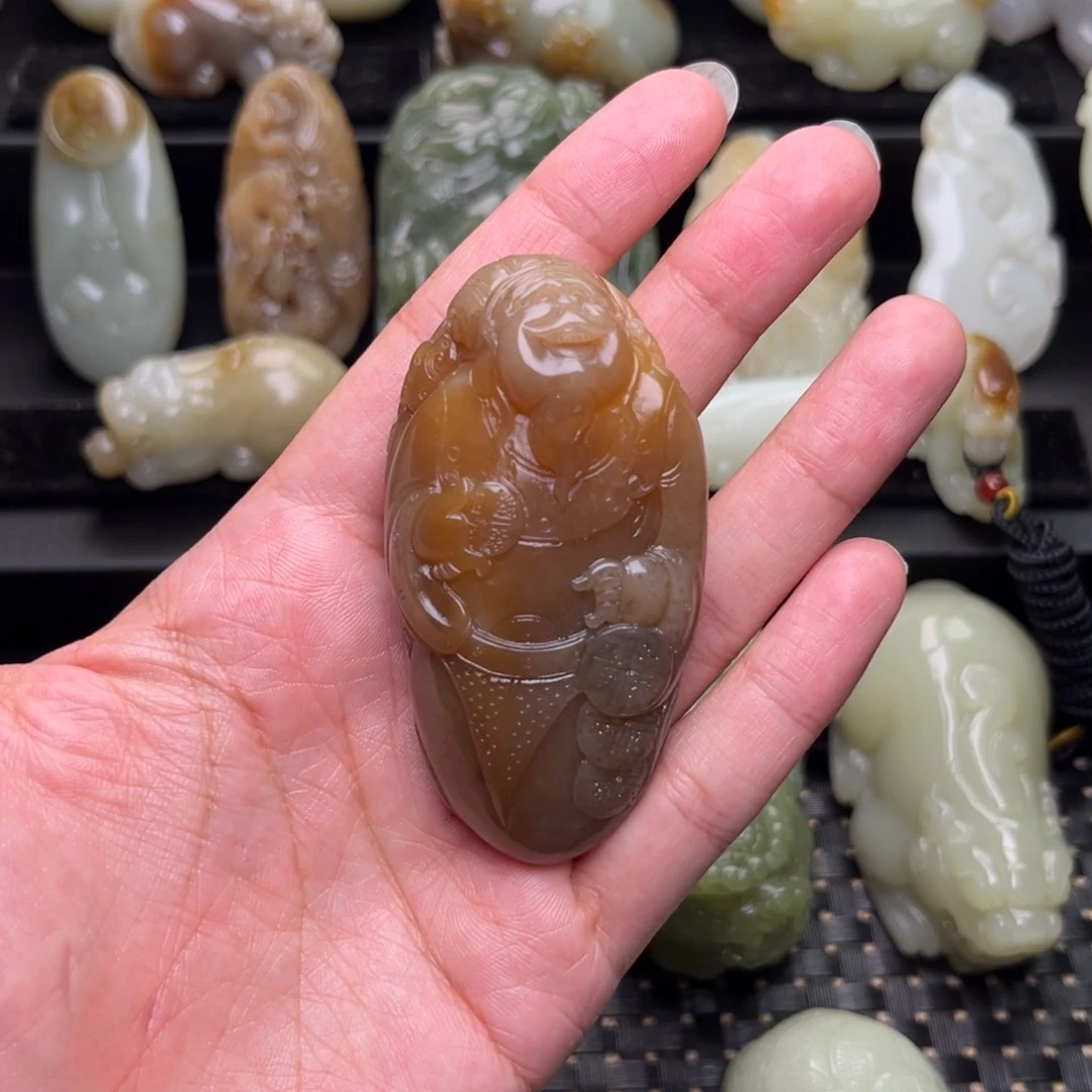 和田玉未镶嵌把件