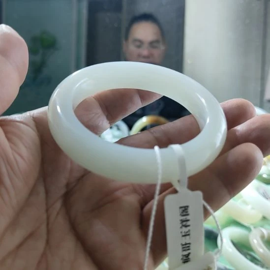 A***粒和田玉未镶嵌手镯