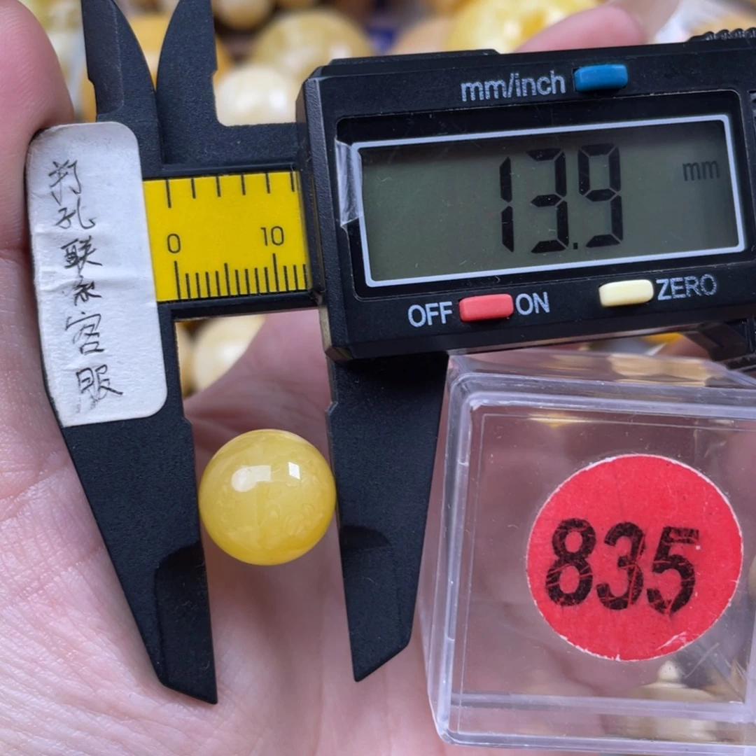 蜜蜡未镶嵌珠宝奇石