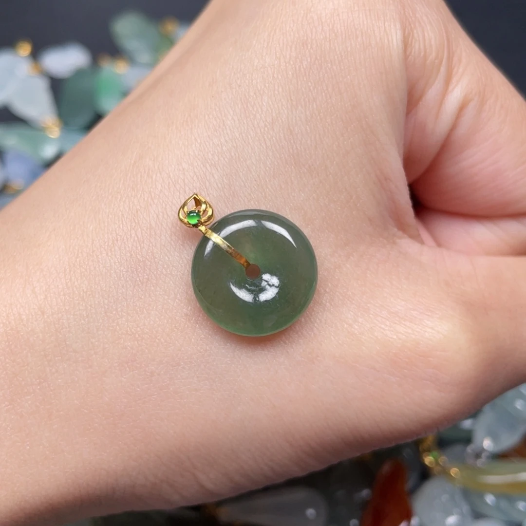 翡翠颈饰18K金镶嵌翡翠