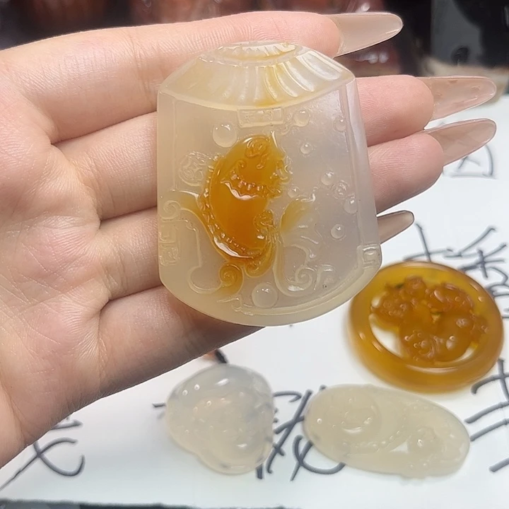 未镶嵌玛瑙/玉髓珠宝奇石林*√