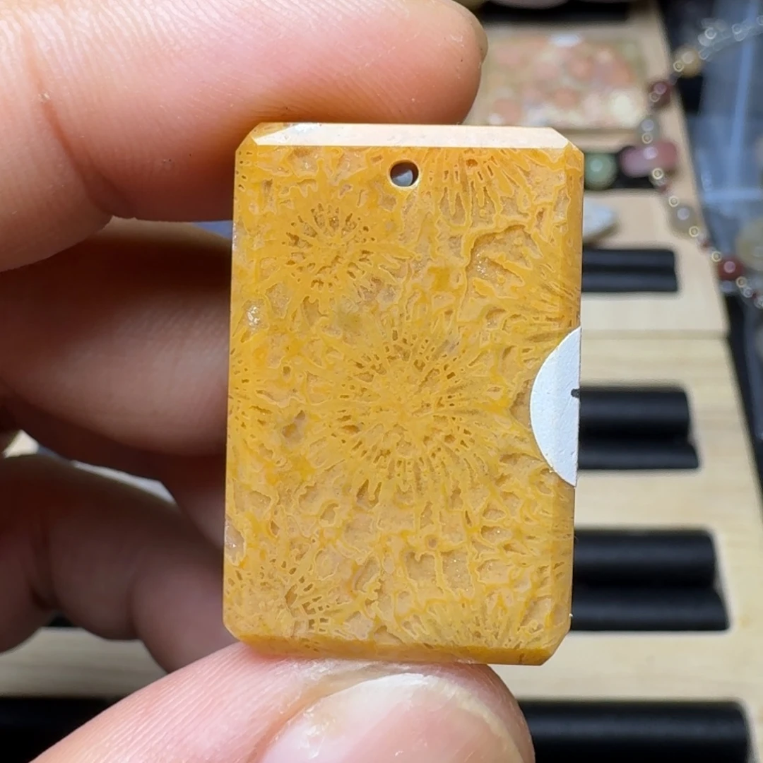 未镶嵌纯天然色有机玉石保真色硅化玉