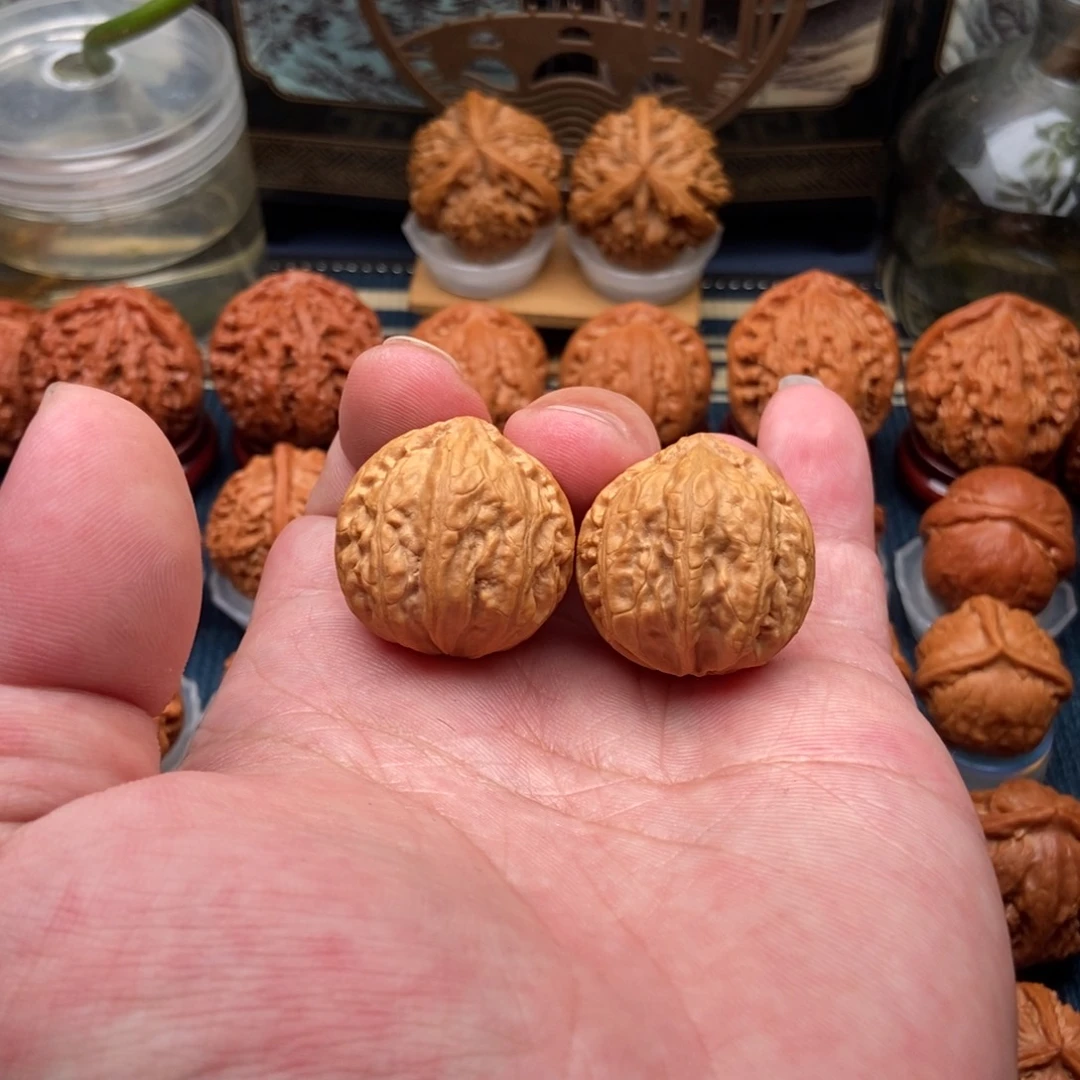 文玩核桃把件玉麒麟