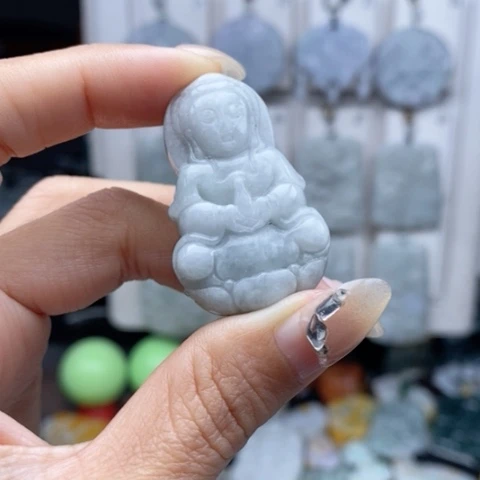 翡翠颈饰未镶嵌翡翠