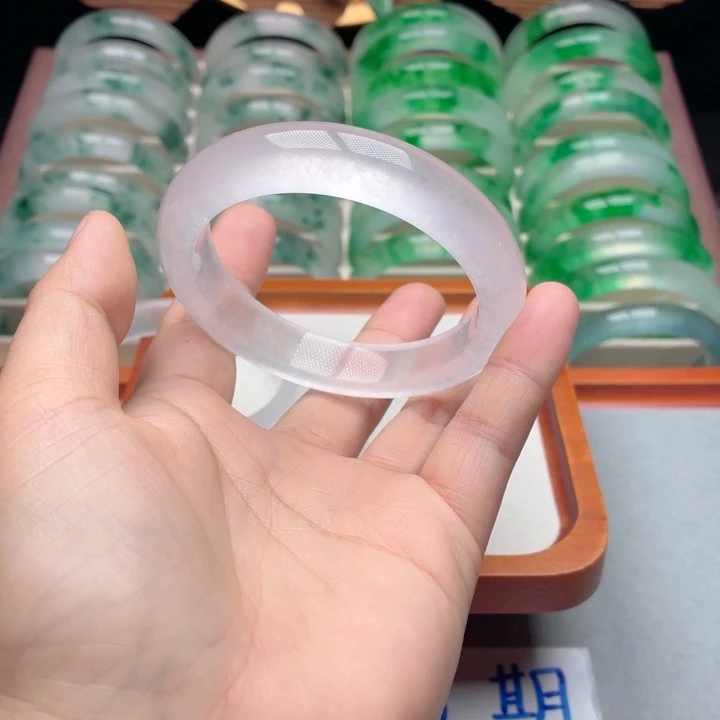 财***子石英质玉未镶嵌手镯