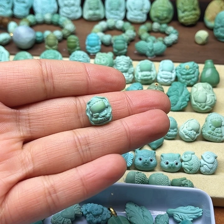 绿松石未镶嵌颈饰