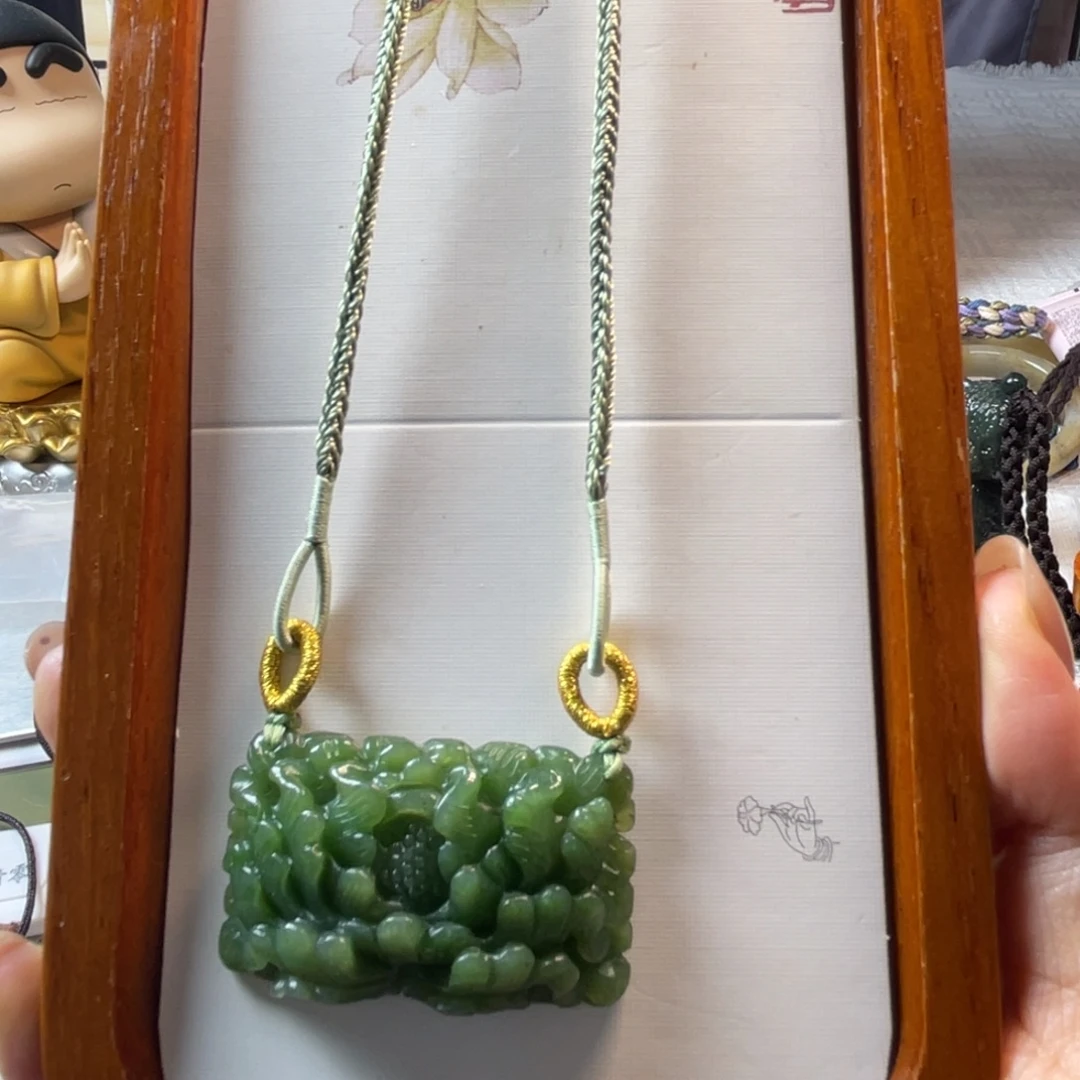 和田玉未镶嵌颈饰碧玉花花