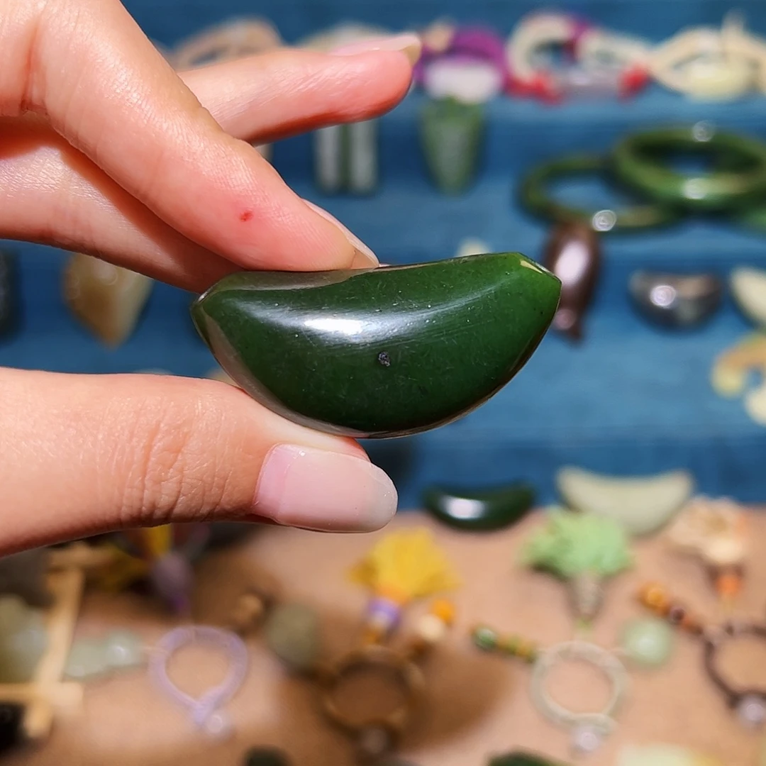 @***i和田玉未镶嵌颈饰