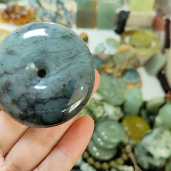 岫玉未镶嵌平安扣