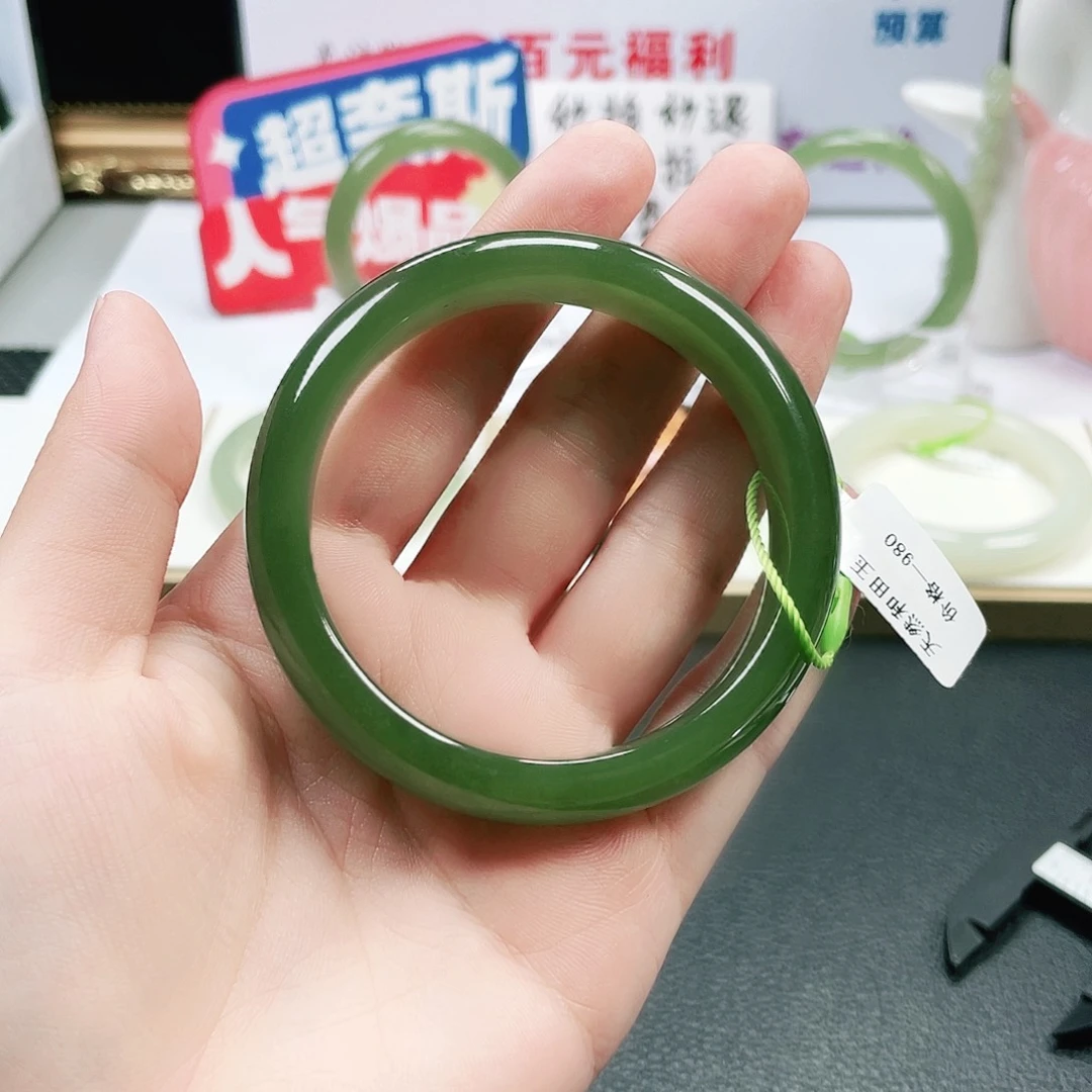 和田玉未镶嵌手镯