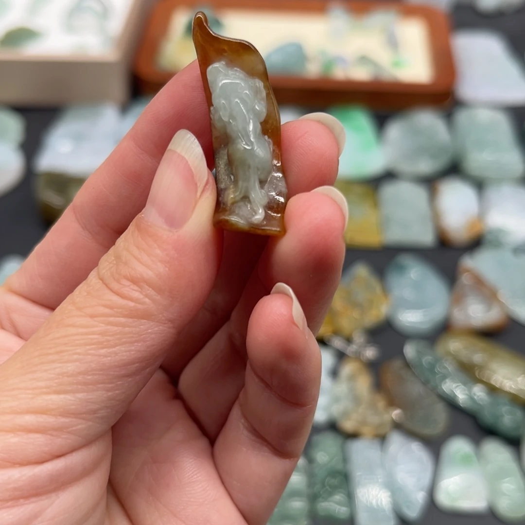 凯***琳翡翠未镶嵌颈饰貔貅