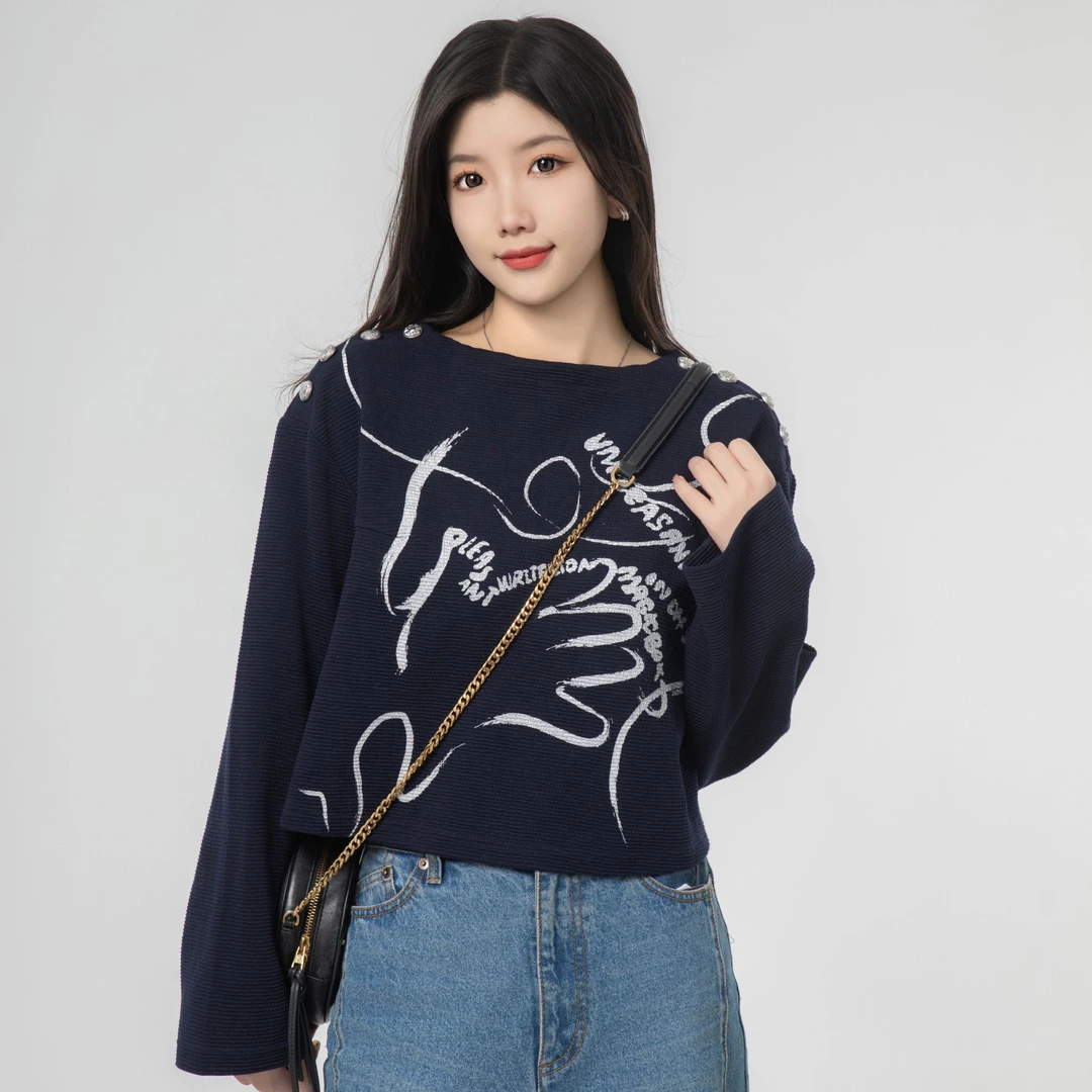 GIRDEAR/哥弟新款时尚设计感休闲靓丽圆领百搭卫衣短款女 1300931