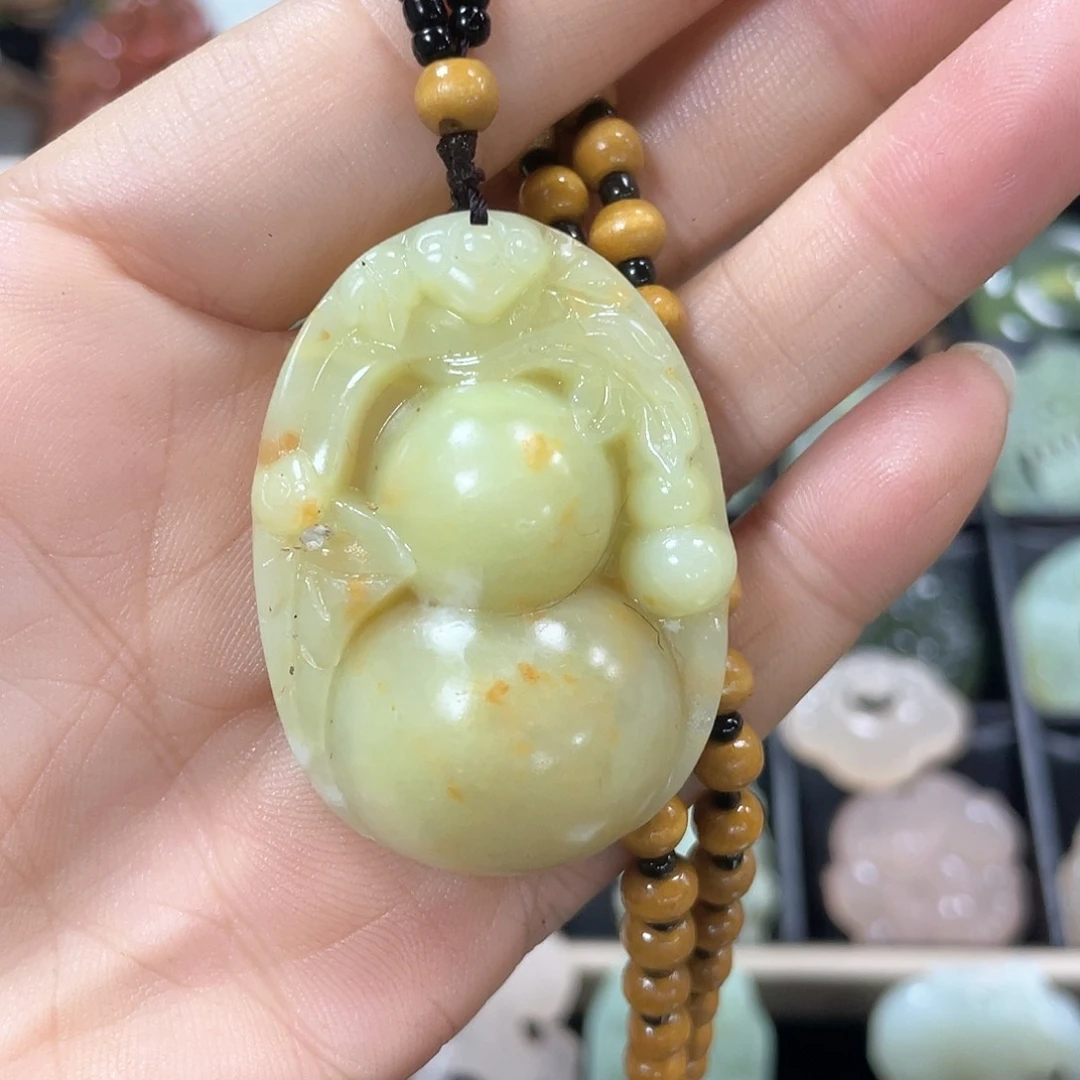 蛇纹石玉颈饰未镶嵌